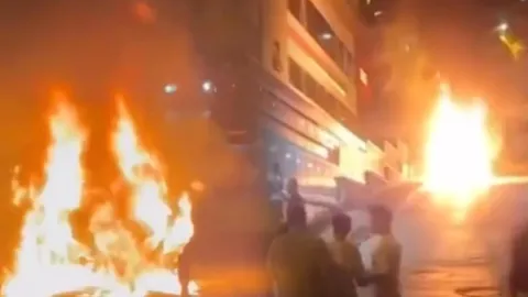 Eyüpsultan'da seyir halindeki hafif ticari araç alev alev yandı