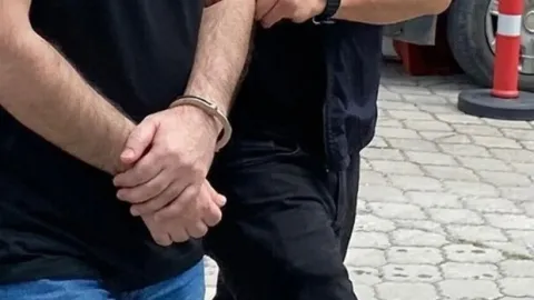 Eyüpsultan'da uyuşturucu operasyonu: Valiz ve poşetlerden 50 kilo kokain çıktı
