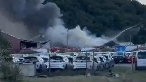 Eyüpsultan'da yediemin otoparkında yangın