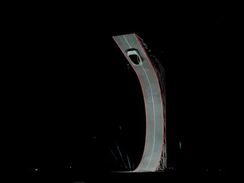 Elon Musk, Uçan Tesla'yı tanıttı - fotoğraf 1