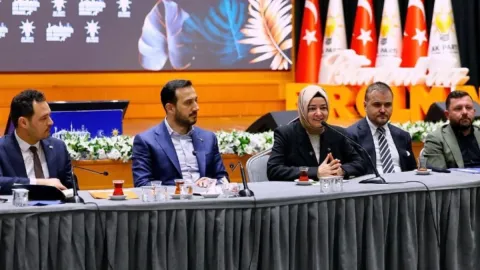 Fatma Betül Sayan Kaya apar topar sildi: Erdin Özel'le fotoğrafı ortaya çıktı