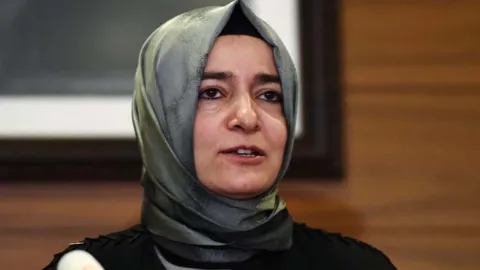 Fatma Betül'den 60 özel kaleme 'kovma kıyağı'