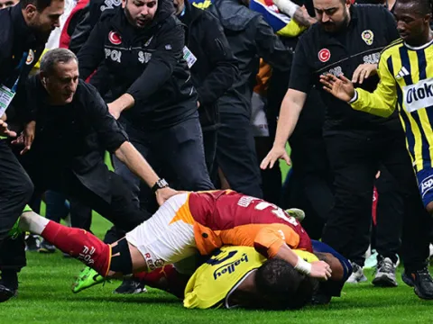 PFDK olaylı Galatasaray-Fenerbahçe derbisinin sevklerini açıkladı! İşte beklenen cezalar - fotoğraf 4