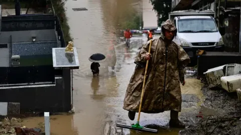 Felaketin izleri silinmeden İstanbul için yeni uyarı: Saat verildi, çok kuvvetli geliyor