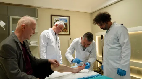 Felç geçiren diyabet hastasına kangren müdahalesi