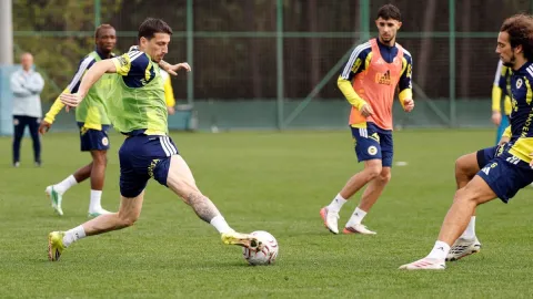 Fenerbahçe derbi hazırlıklarına devam etti, yıldız isim takıma katıldı