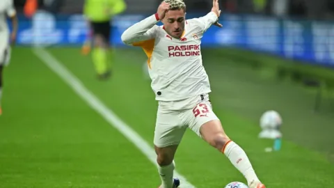 Fenerbahçe derbisi öncesi Galatasaray'da Barış Alper Yılmaz gelişmesi! Milli futbolcu için karar verildi