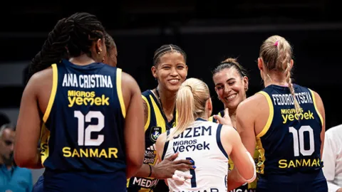 Fenerbahçe Medicana set vermeden kazandı!