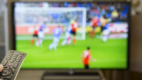 FENERBAHÇE - PRAG MAÇI NEREDEN İZLENİR? Fenerbahçe - Slavia Prag maçı hangi kanalda, saat kaçta? Şifreli mi şifresiz mi?