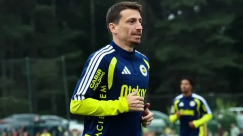 Fenerbahçe'de Mert Hakan sürprizi! İsmail Kartal'dan flaş karar