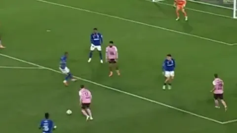 Fenerbahçe'nin eski oyuncusu küllerinden doğdu! Öyle bir gol attı ki