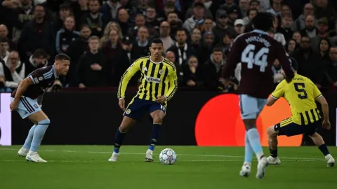 Fenerbahçe'nin yıldızına İngiltere'de protesto! Top ayağına her geldiğinde yuhalandı