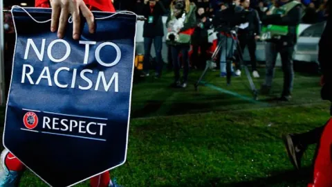 FIFA'dan kan donduran ırkçılık raporu