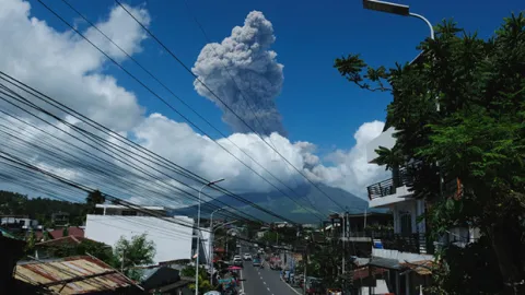 Filipinler'de Mayon Yanardağı patladı: Üçüncü seviye alarm!