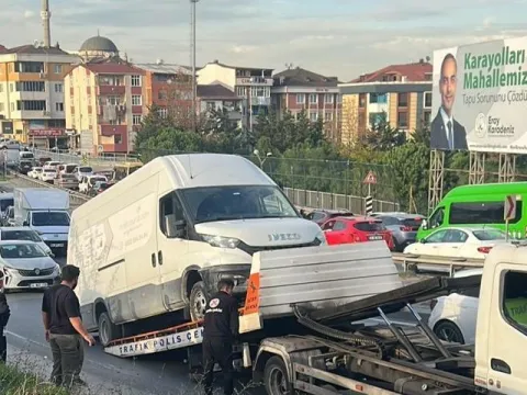 Çocuklarını kurtardı: Minibüsün altında kalıp öldü - fotoğraf 3