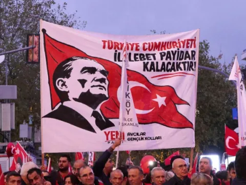Özgür Özel: Cumhuriyet, kimsesizlerin kimsesidir - fotoğraf 5