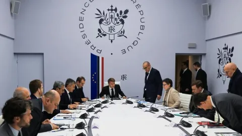 Fransa İçişleri Bakanı Nunez istifasını sundu, Macron reddetti