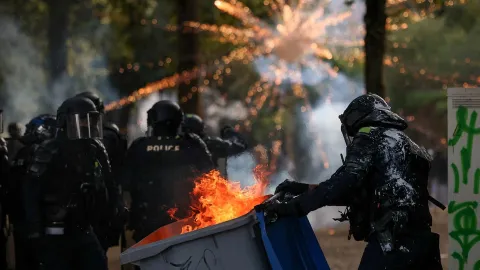 Fransa yangın yeri: Orkestra gaz altında bile susmadı, repertuarda hangi şarkılar vardı?