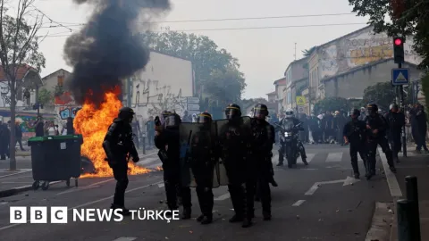 Fransa'da öğrenci protestoları sürüyor: 500 civarında okul kısmen ya da tamamen kapatıldı
