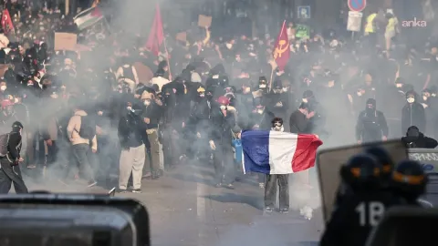 Fransa'da pahalılık protestoları: Yaklaşık bin gözaltı, iki ağır yaralı