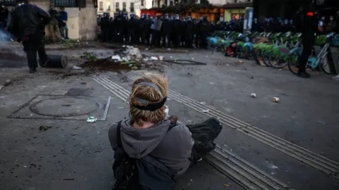 Fransa'da protestolar büyüyor. Gözaltı sayısı 6 bini aştı, polise soruşturma