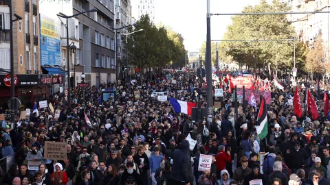 Fransa'da protestoların üçüncü dalgası başladı: Yoğun polis eşliğinde yürüyüş