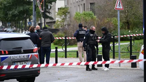 Fransa'daki kanlı saldırıda üç yeni gözaltı: Saldırganın annesi yakalandı