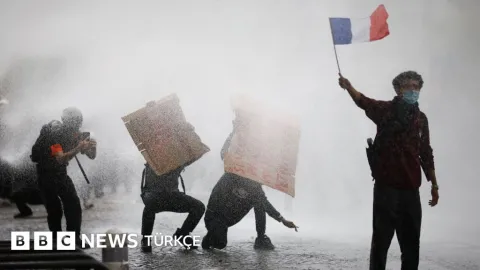 Fransa'daki öğrenci eylemleri: Ülke kırılma noktasında mı?