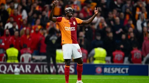 Fransa'daki protestolar Galatasaray'ı etkiler mi? Taraftarlar endişeli