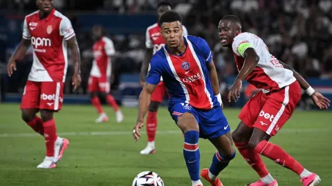 Fransa'daki protestolar nedeniyle PSG-Lyon maçı ertelendi