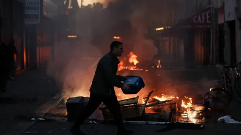Fransa'nın kuzey kentlerinde sokağa çıkma yasağı ilan edildi