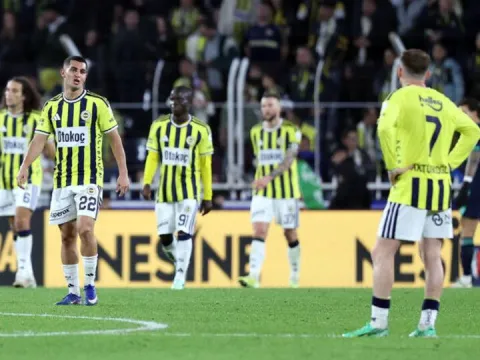 F.Bahçe Kadıköy'de yıkıldı! - fotoğraf 1
