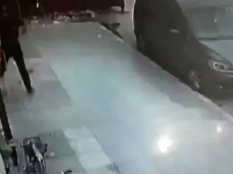 Bankanın camını kaldırım taşıyla kırdı, didik didik aradı ama eli boş kaldı - fotoğraf 5