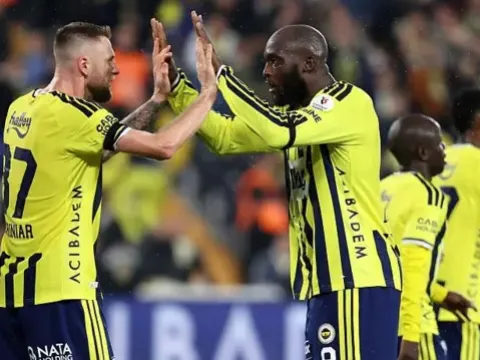 Fenerbahçe, Şampiyonlar Ligi'nde evinde Slavia Prag'ı ağırlayacak - fotoğraf 1