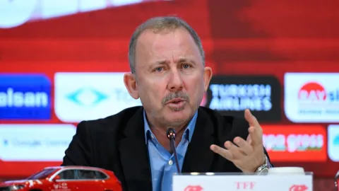 Futbolcular telefonlarını açmıyor deniyordu! TFF'den Sergen Yalçın açıklaması