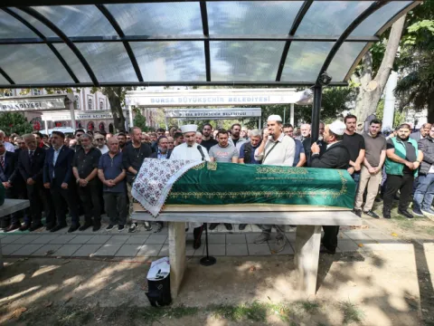 Manisa'daki kazada hayatını kaybeden 10 kişinin cenazesi Bursa'da defnedildi - fotoğraf 1