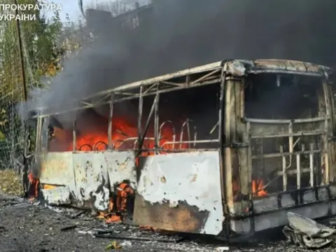 Rusya'nın Ukrayna'da otobüsleri hedef aldığı saldırıda en az 30 kişi öldü - fotoğraf 1