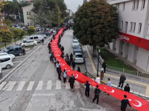 Çorum Cumhuriyet coşkusu: 103. yılda 103 metrelik bayrakla yürüdüler - fotoğraf 2