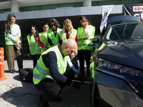 Alt2: AKO Grup ve Petlas’tan “Güvenli Yol, Güçlü Kadın” projesiyle kadınların yoldaki gücüne güç katıyor - fotoğraf 2