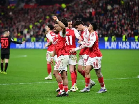 Arsenal, zirveyle puanını eşitledi! - fotoğraf 2
