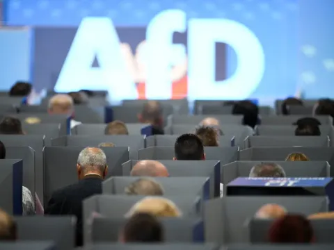 Almanya'da aşırı sağa uygulanan siyasi tecrit kalkıyor. AfD'den ilk meclis başkanı - fotoğraf 1