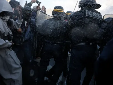 Fransa'da protestolar büyüyor. Gözaltı sayısı 6 bini aştı, polise soruşturma - fotoğraf 1