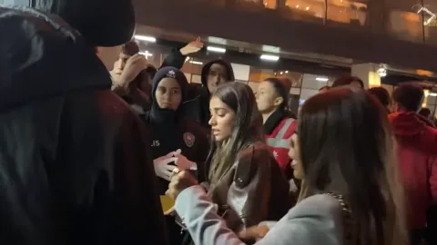 Galatasaray stadına maç izlemeye gelen Yamal'ın sevgilisine şok