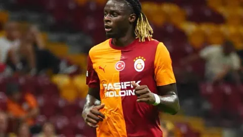 Galatasaray'da kimsenin beklemediği ayrılık! Daha yeni gelmişti Okan Buruk biletini kesti