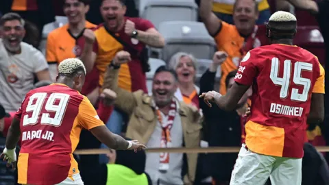 Galatasaray'ın galibiyeti İspanya basınında: 'Barcelona titriyor | Üstelik Osimhen de döndü!'