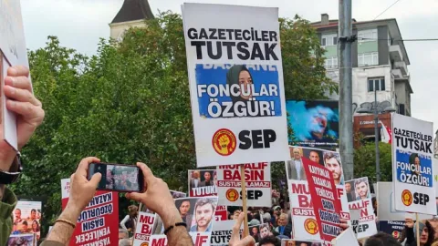 Gazeteciler sokakta: 10 ilde ortak eylem