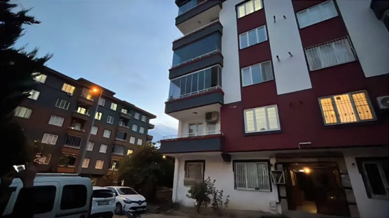 Gaziantep'te aile faciası... Evli çift ve oğulları 2'nci kattan düştü: 1 ölü, 2 yaralı