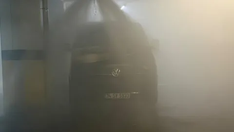 Gece yarısı otoparkta yangın paniği: Site sakinleri sokağa döküldü