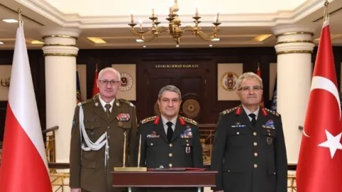 Genelkurmay Başkanı Bayraktaroğlu, Polonya Kara Kuvvetleri Müfettişi Tümgeneral Fajkowski'yi kabul etti