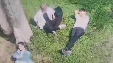 Gezi Parkı'nda akılalmaz hırsızlık: Uyuyan vatandaşın yanına sürünerek yaklaştı telefonunu çaldı